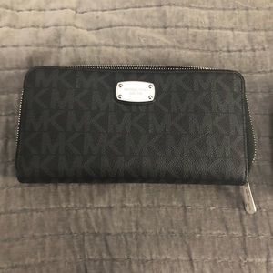 ❤️Michael Kors Wallet 🌷